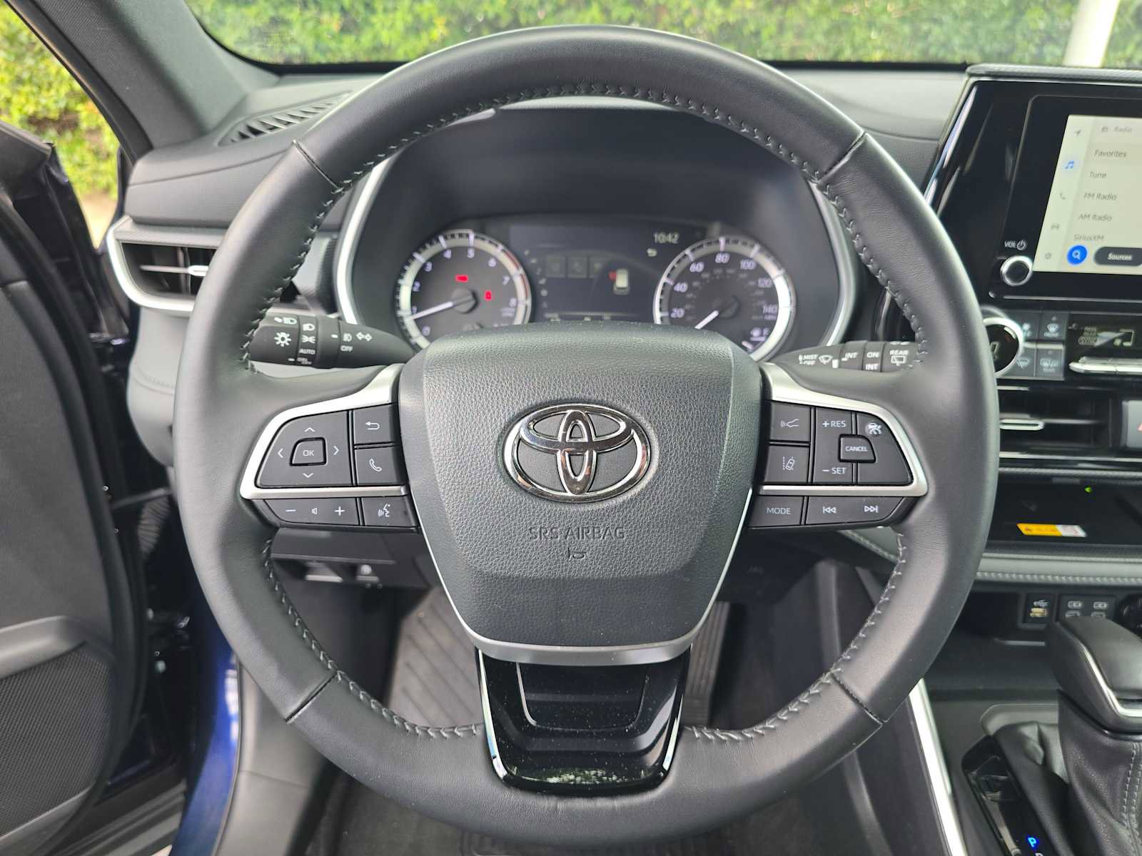 Used 2024 Toyota Highlander XSE FWD image 26