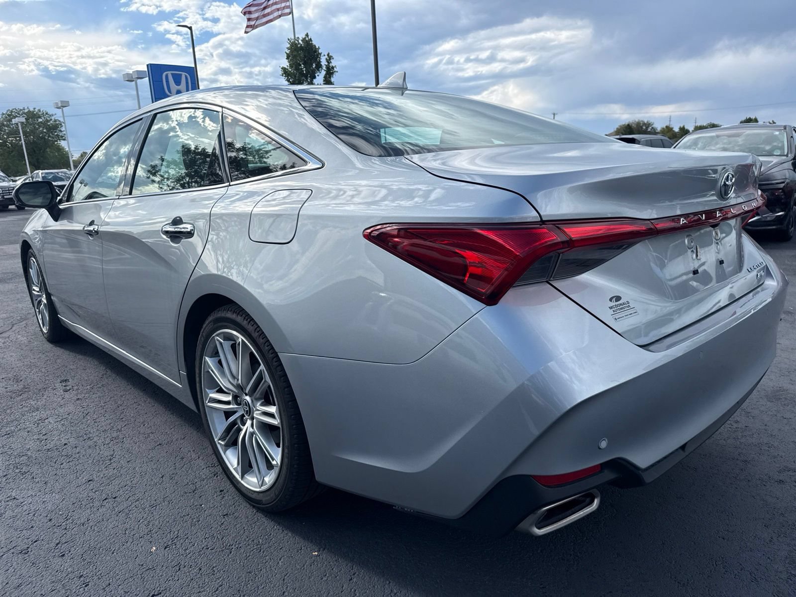 Used 2021 Toyota Avalon Limited w/ Advanced Safety Package AWD/4WD image 5