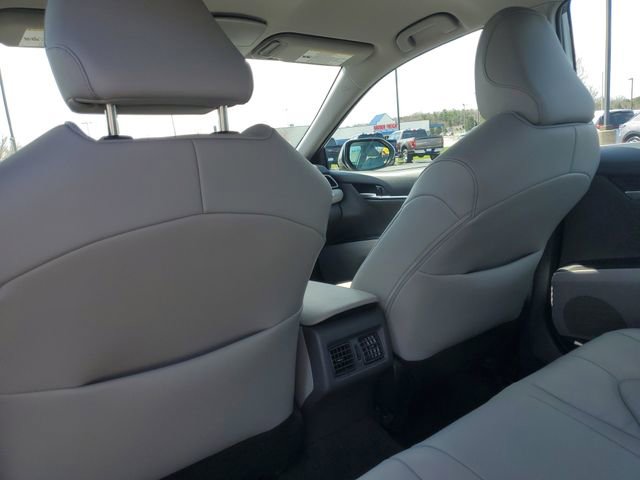 Used 2024 Toyota Camry XLE w/ Cold Weather Package FWD image 28