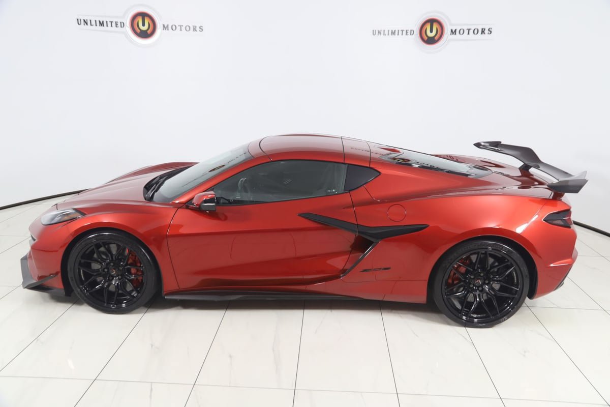 Used 2025 Chevrolet Corvette Z06 w/ Z07 Performance Package RWD image 42