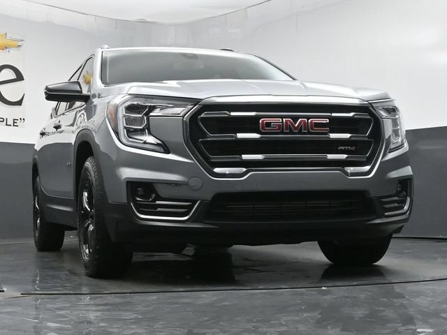 Used 2024 GMC Terrain AT4 AWD/4WD image 3