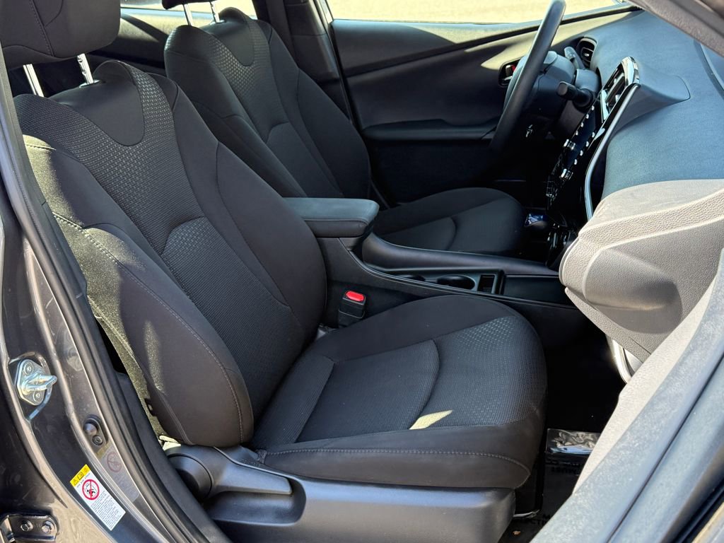 Used 2022 Toyota Prius LE image 9