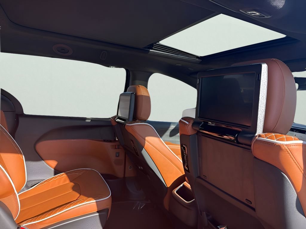 New 2026 Chrysler Pacifica Pinnacle image 15