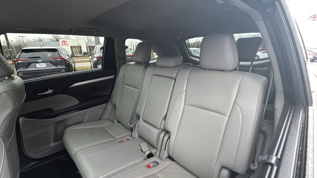 Used 2019 Toyota Highlander XLE w/ Protection Package #3 image 30