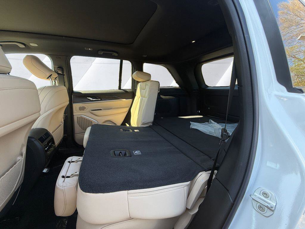 New 2026 Jeep Grand Cherokee Limited AWD/4WD image 12