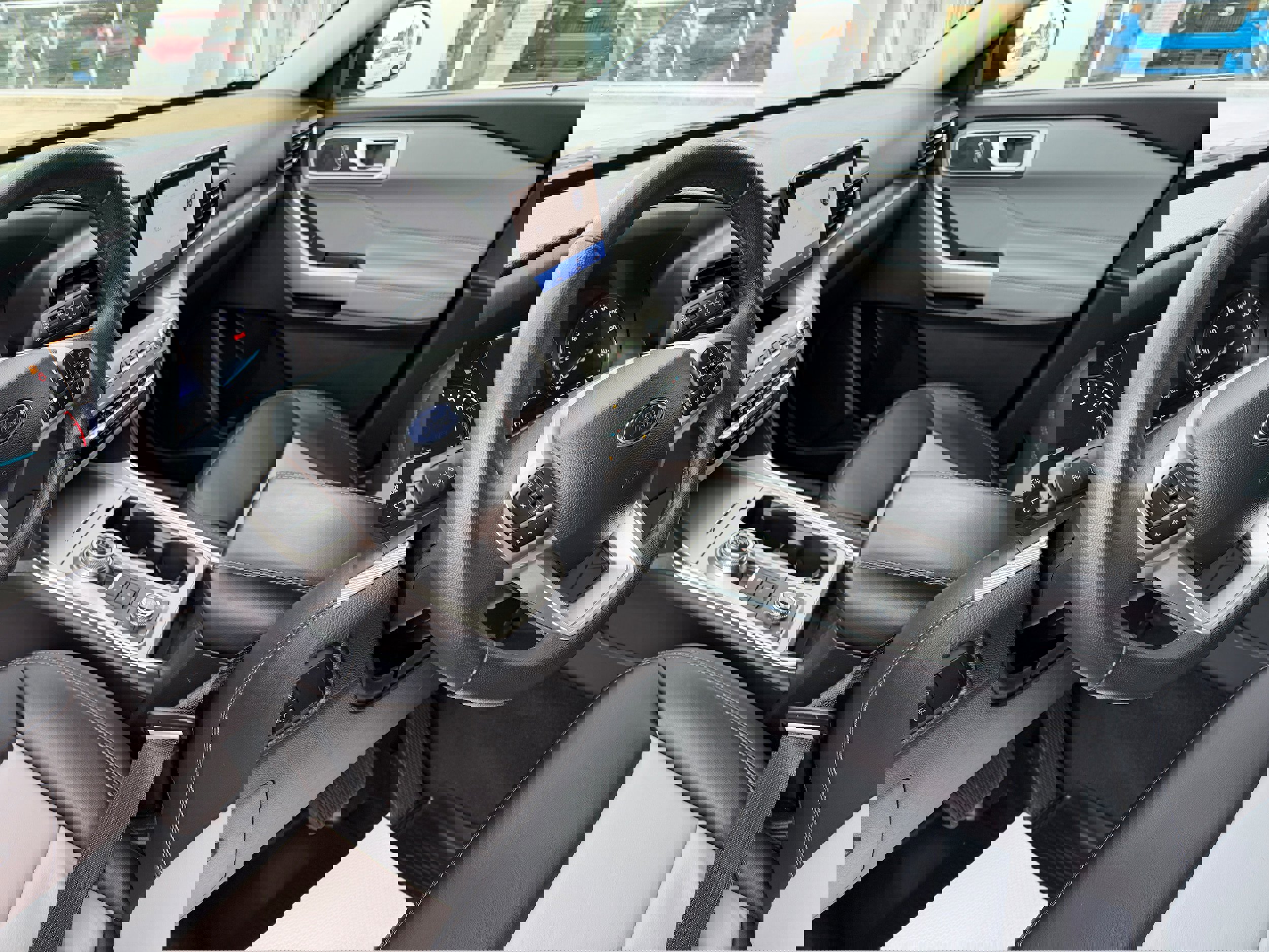 Certified 2023 Ford Explorer XLT w/ Equipment Group 202A image 15