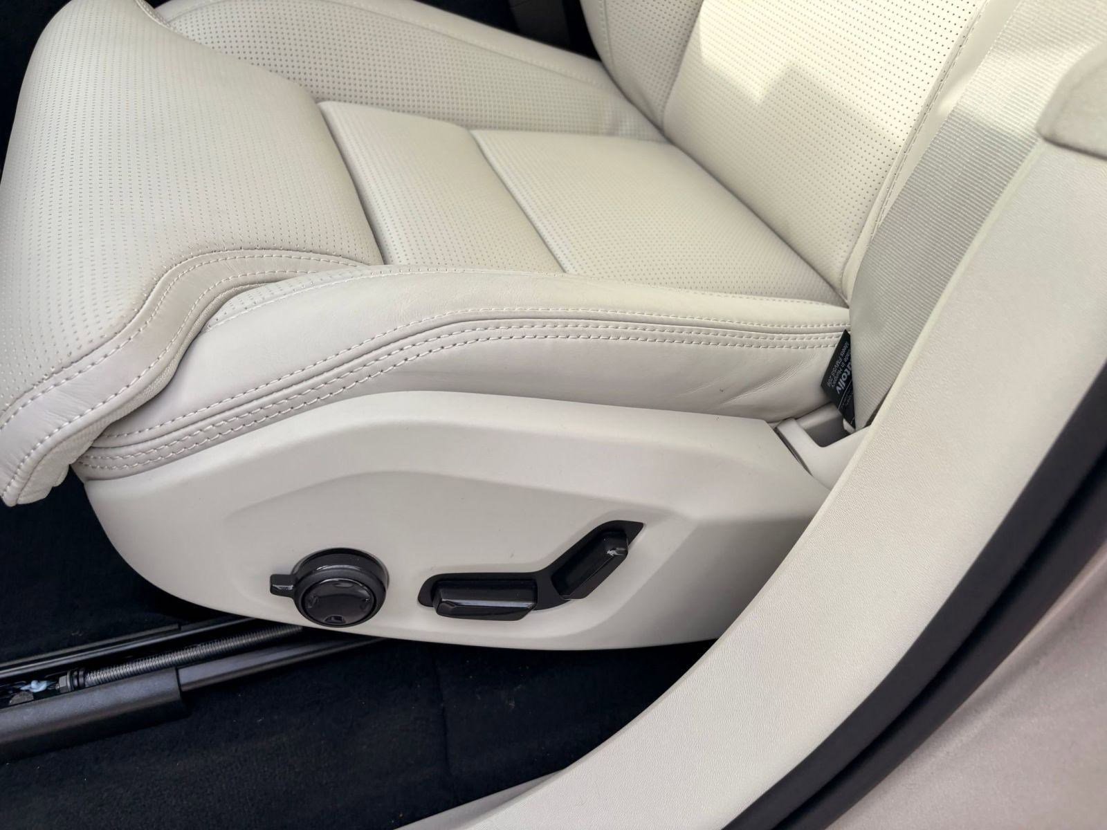 New 2026 Volvo XC90 B6 Ultra w/ Lounge Package image 14