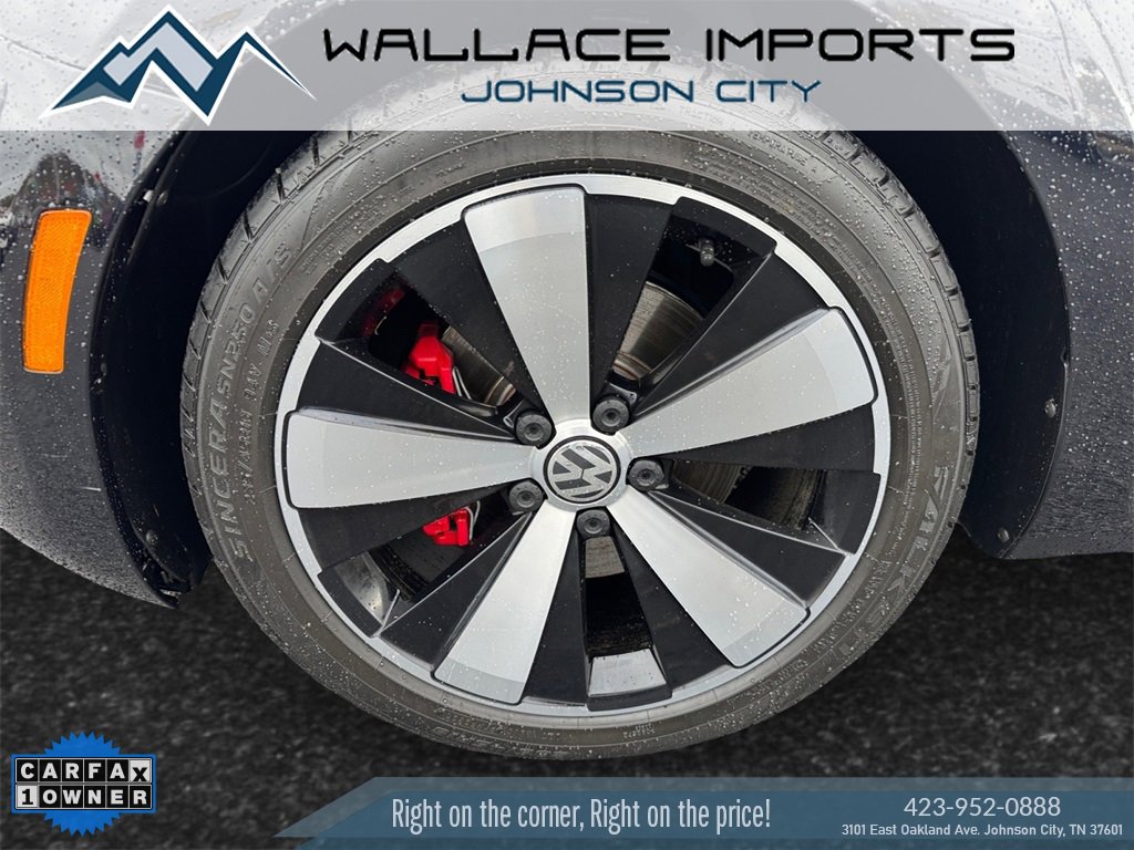 Used 2015 Volkswagen Beetle R-Line image 9