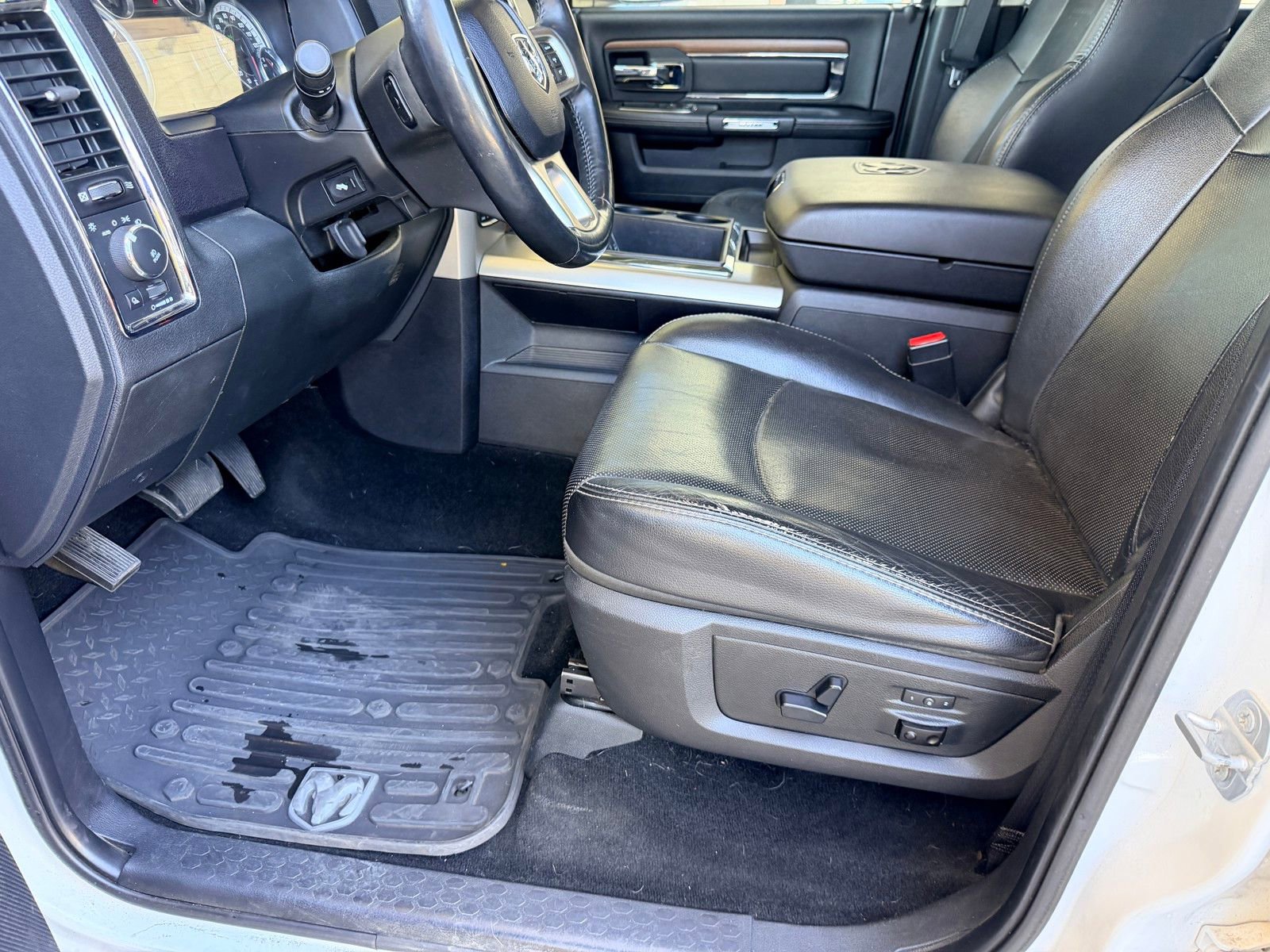 Used 2015 RAM 1500 Laramie w/ Convenience Group AWD/4WD image 18