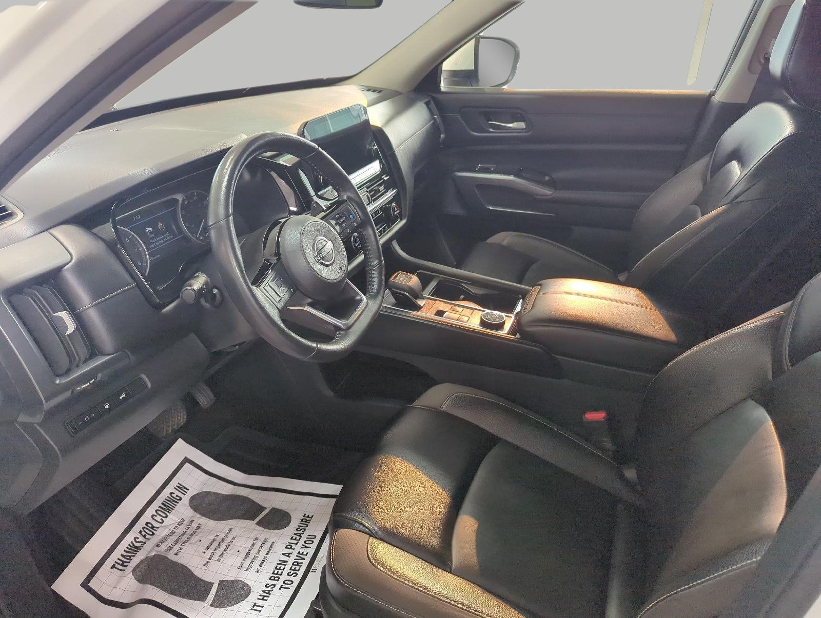 Used 2023 Nissan Pathfinder SL AWD/4WD image 12