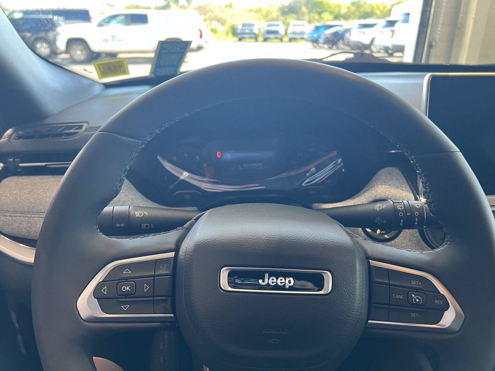 Used 2023 Jeep Compass Latitude w/ Convenience Group AWD/4WD image 18