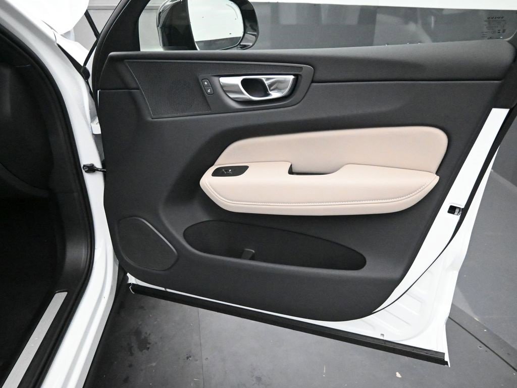 New 2026 Volvo XC60 B5 Plus w/ Protection Package Premier image 35