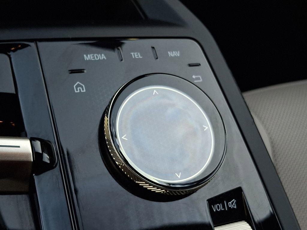 Used 2023 BMW iX xDrive50 w/ Sport Package AWD/4WD image 21