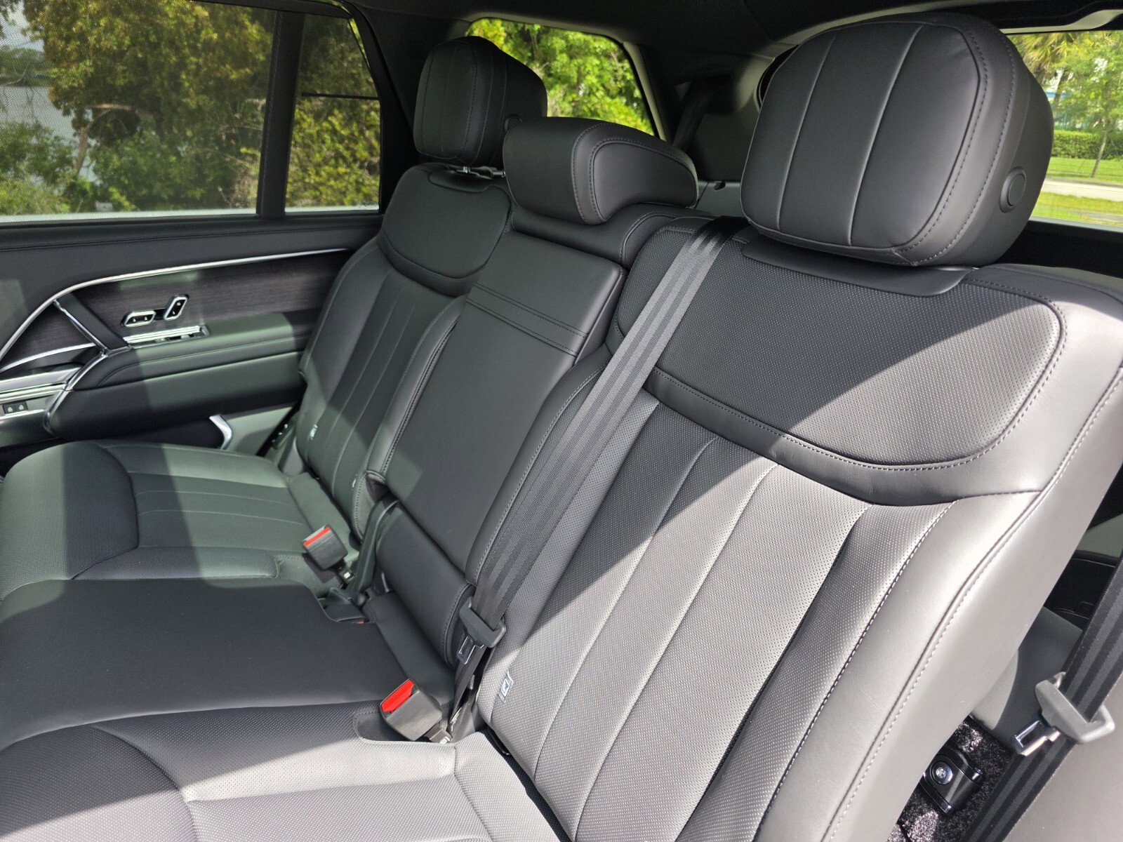 New 2026 Land Rover Range Rover Long Wheelbase SE AWD/4WD image 14