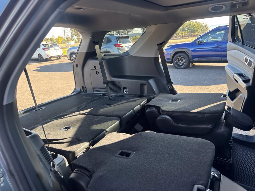 Used 2023 Ford Explorer XLT w/ Equipment Group 202A AWD/4WD image 18