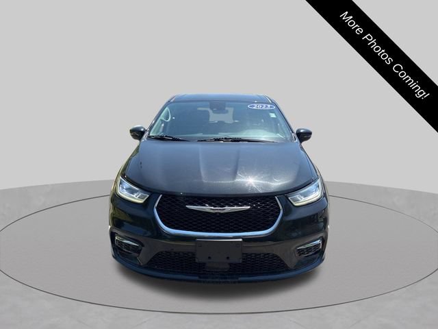 Used 2023 Chrysler Pacifica Touring-L FWD image 7