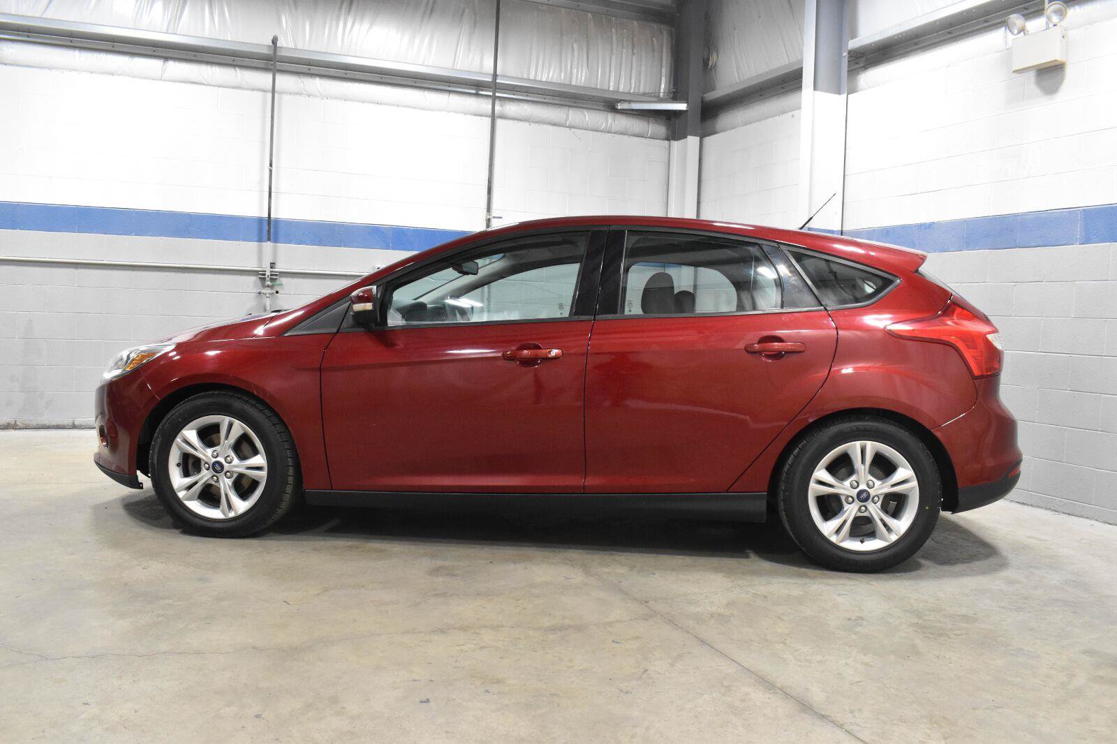 Used 2014 Ford Focus SE w/ SE Winter Package FWD image 19