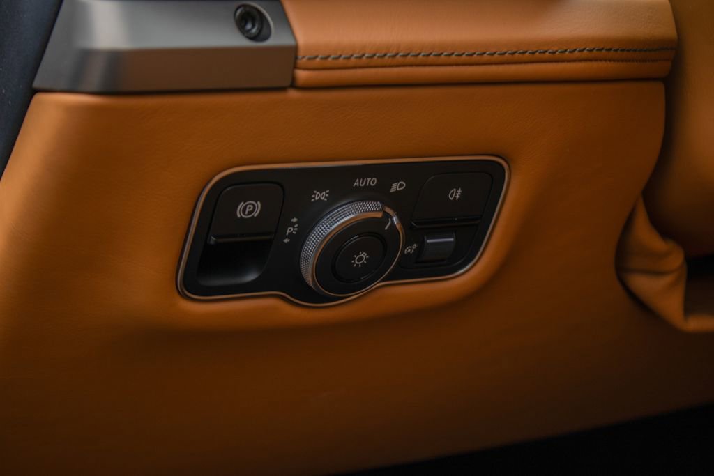 New 2025 Aston Martin Vanquish image 25