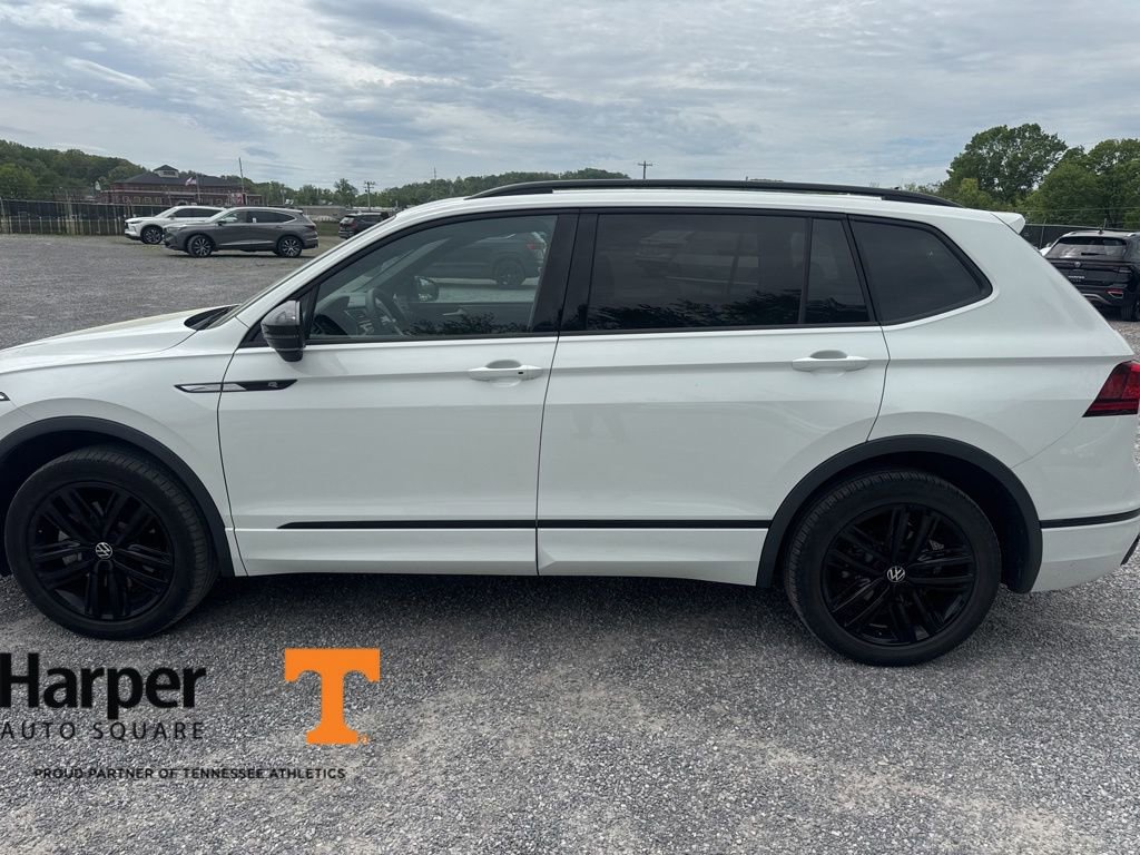 Used 2022 Volkswagen Tiguan SE R-Line image 2