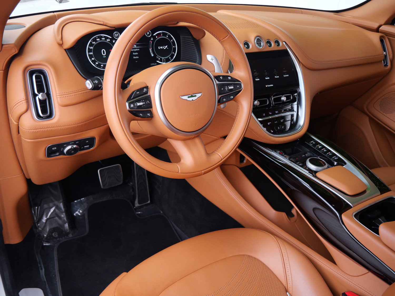 Used 2023 Aston Martin DBX AWD/4WD image 3