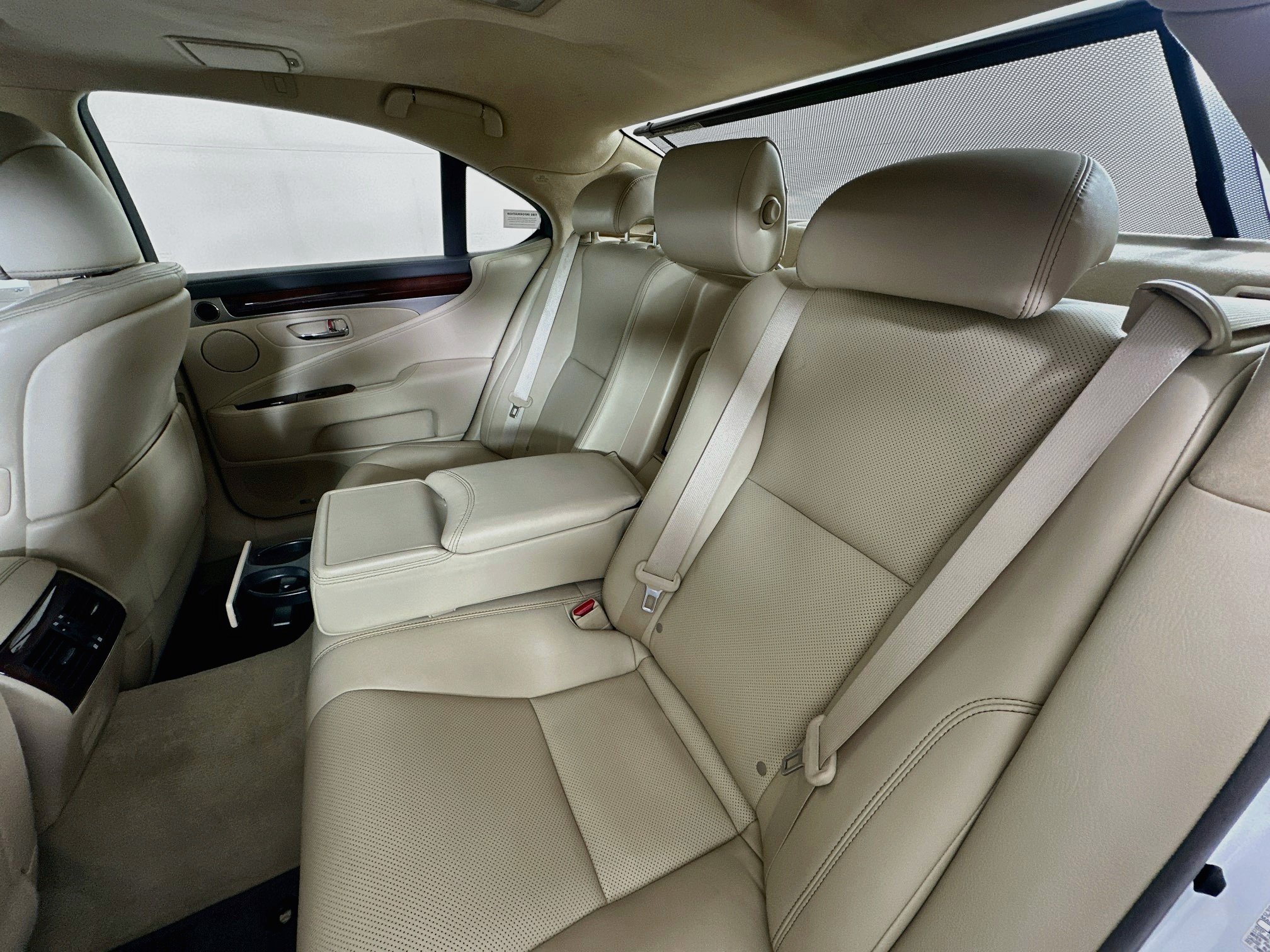 Used 2015 Lexus LS 460 w/ Comfort Package RWD image 29