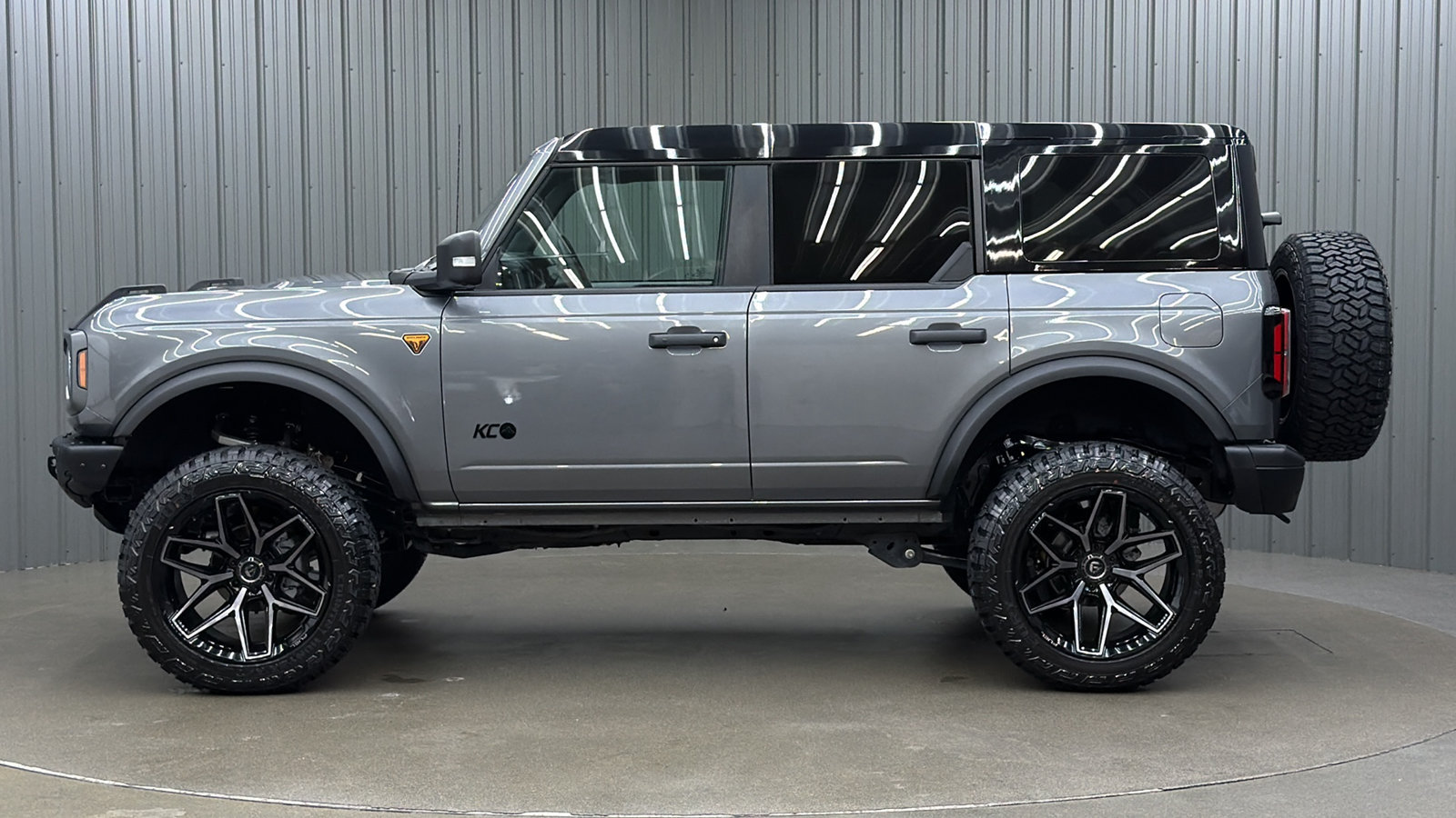 Used 2025 Ford Bronco Badlands AWD/4WD image 2