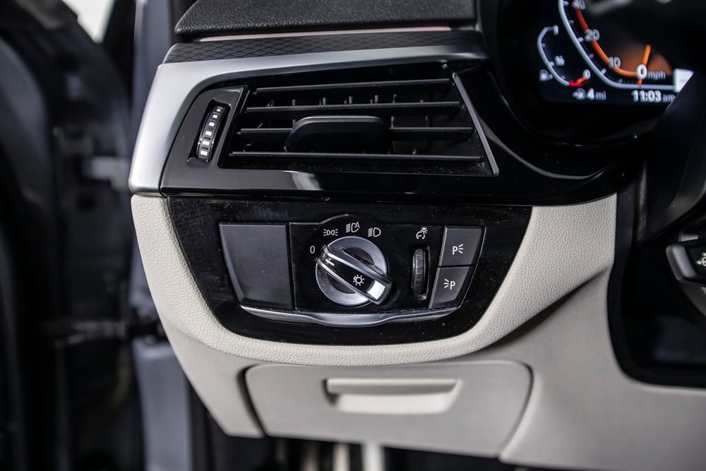 Used 2023 BMW 540i w/ M Sport Package image 40