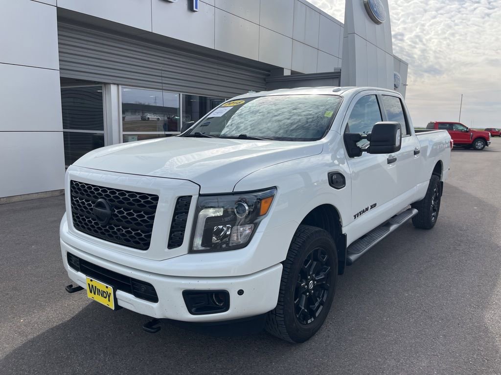 Used 2018 Nissan Titan SV w/ SV Convenience Package image 2