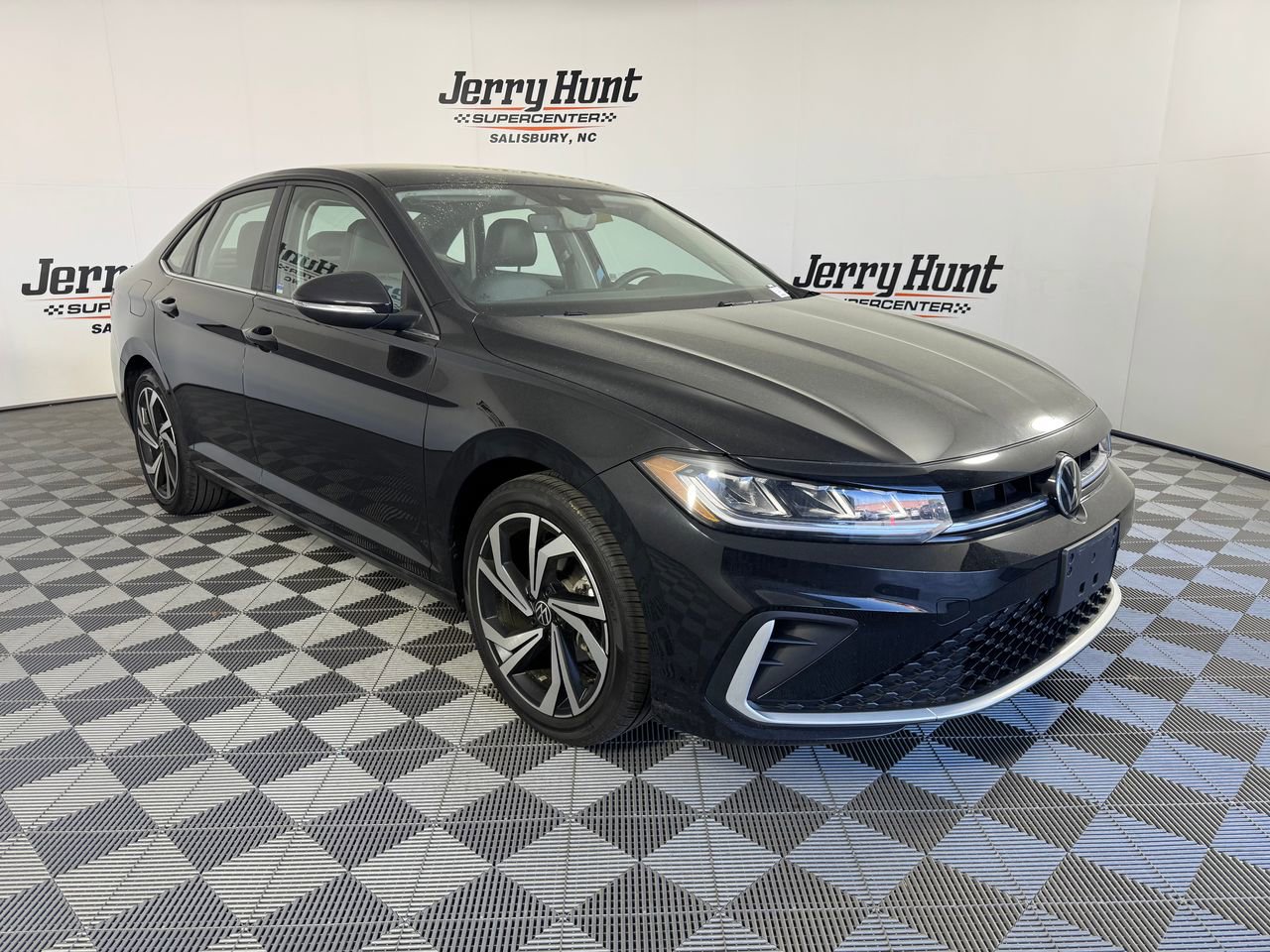 Used 2025 Volkswagen Jetta SEL image 7