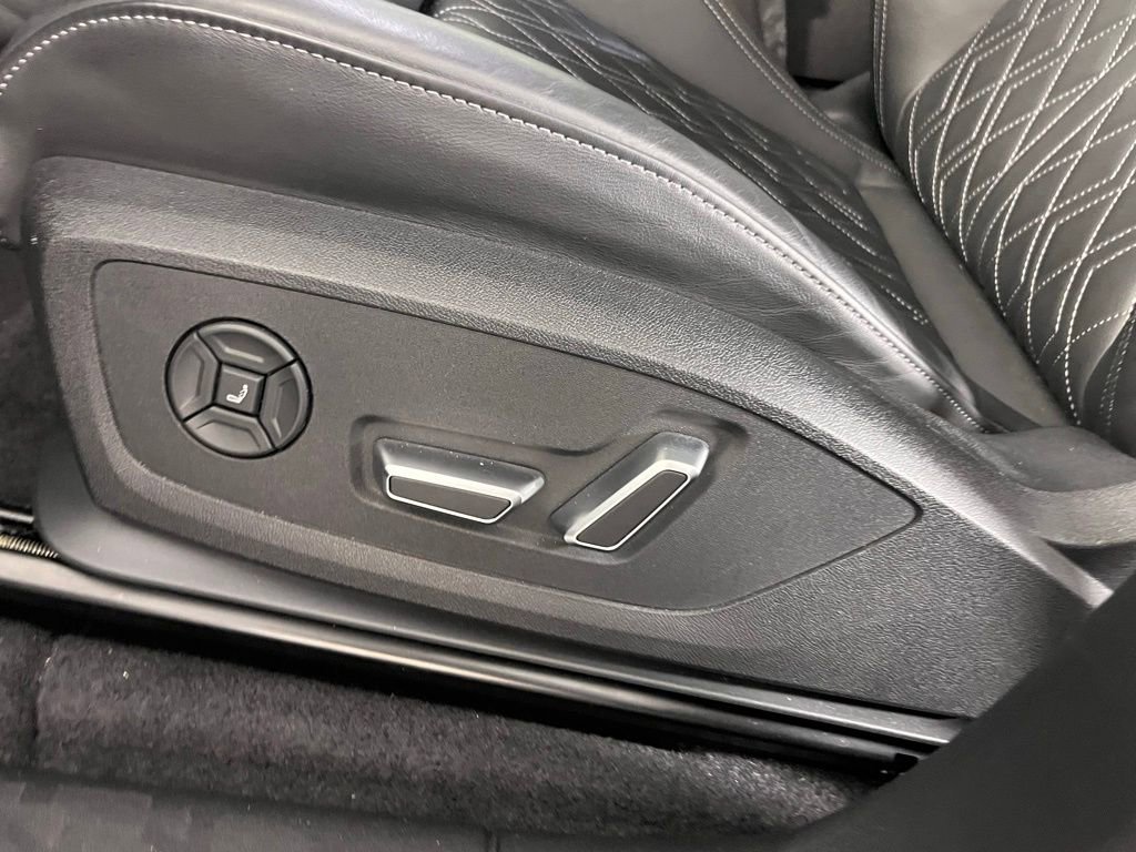Used 2025 Audi SQ6 e-tron Prestige w/ Black Edition One AWD/4WD image 25