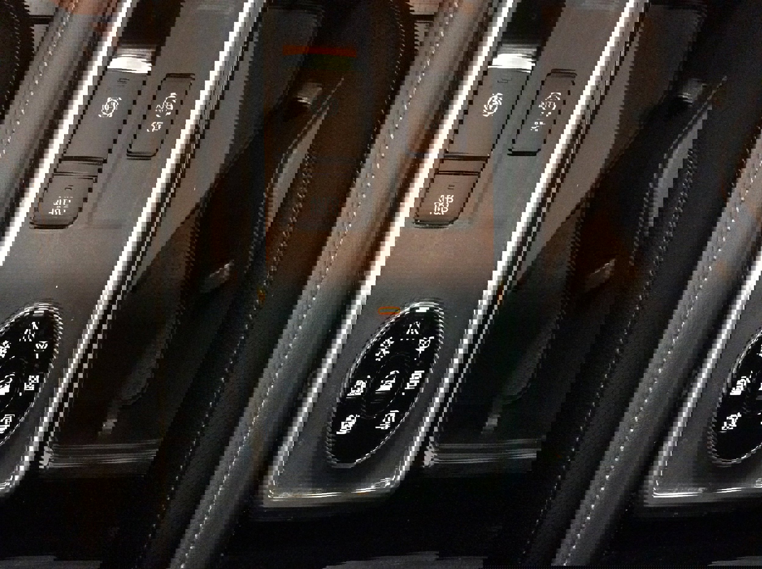 Used 2024 Nissan Pathfinder SL w/ Black Appearance Package image 31