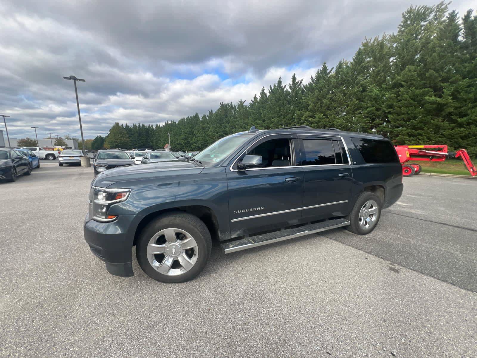 Used 2019 Chevrolet Suburban LT w/ LT Signature Package AWD/4WD image 2