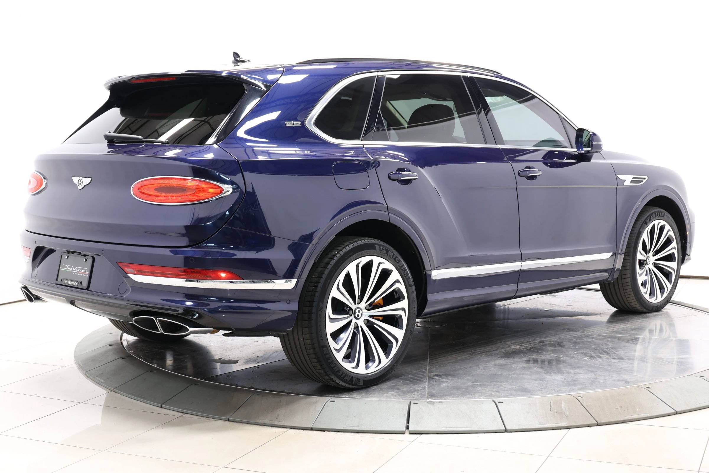 Used 2021 Bentley Bentayga w/ First Edition Specification AWD/4WD image 4