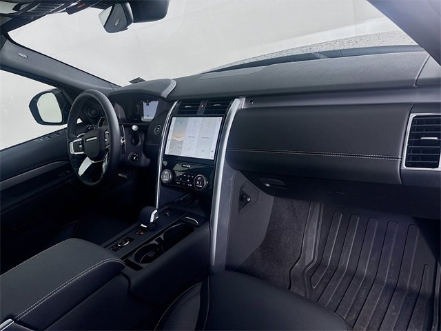 Used 2024 Land Rover Discovery Dynamic SE image 31