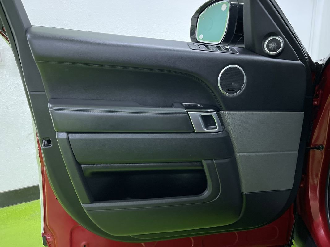 Used 2016 Land Rover Range Rover Sport HSE image 15