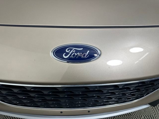 Used 2020 Ford Escape Titanium image 9