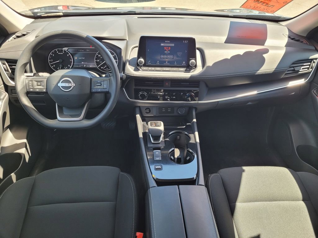 Used 2025 Nissan Rogue S FWD image 9