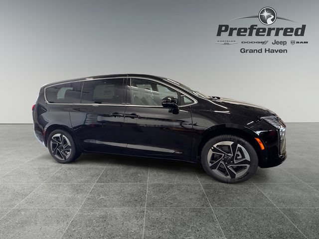 New 2027 Chrysler Pacifica Limited AWD/4WD image 9