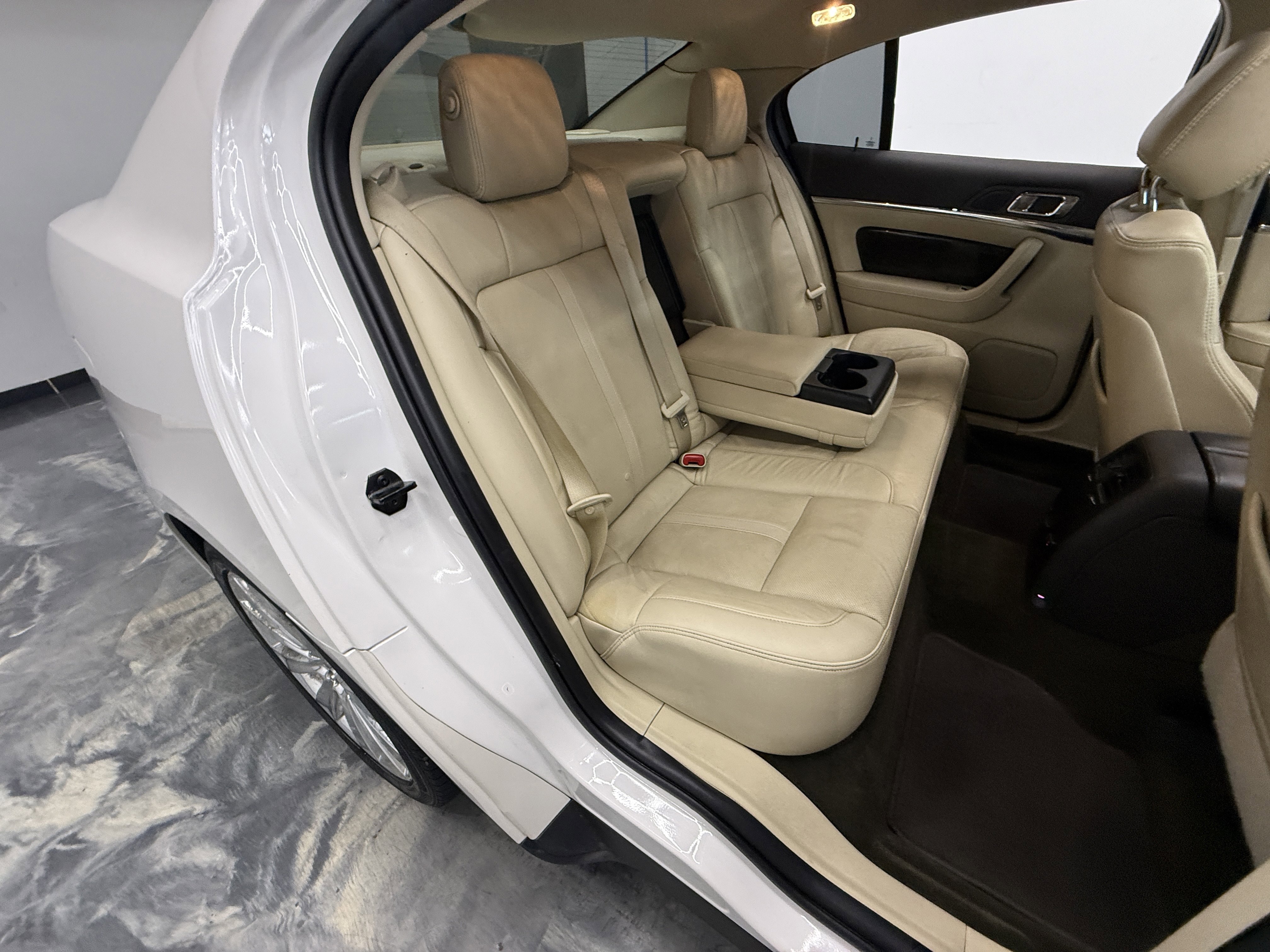 Used 2015 Lincoln MKS AWD w/ Technology Package image 27