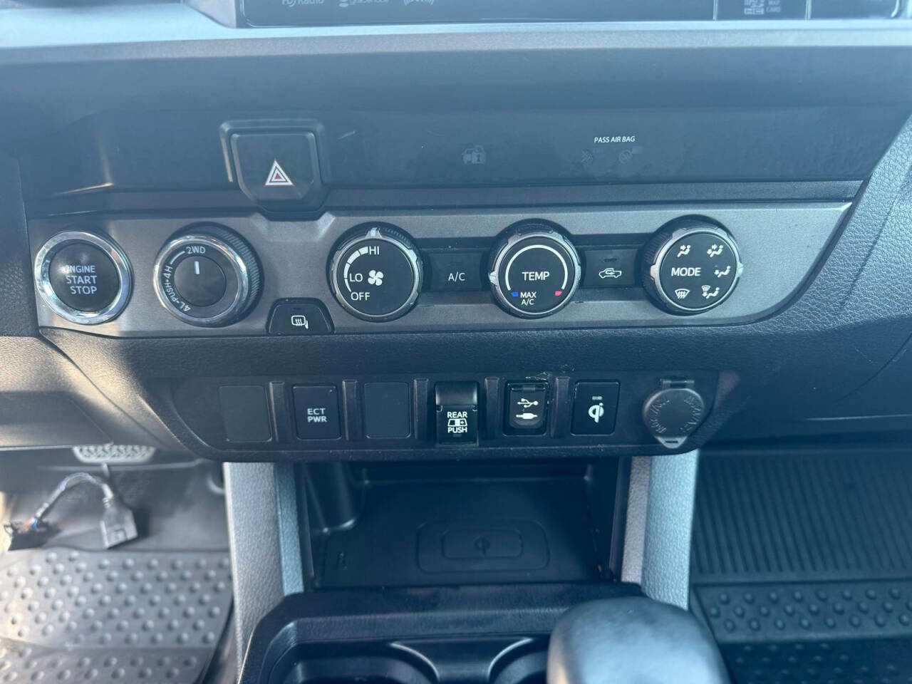 Used 2019 Toyota Tacoma TRD Off-Road AWD/4WD image 23