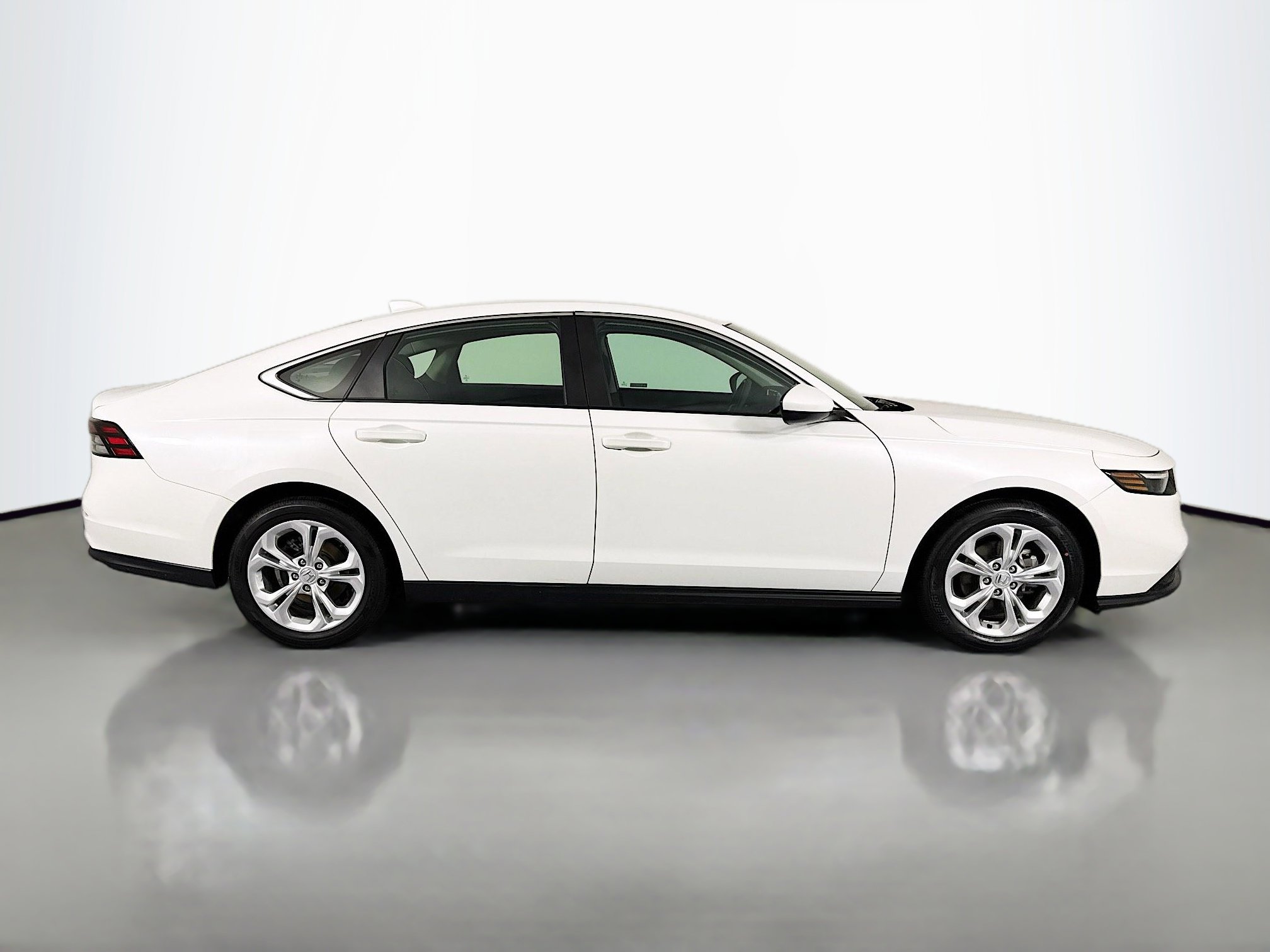 Certified 2023 Honda Accord LX image 4