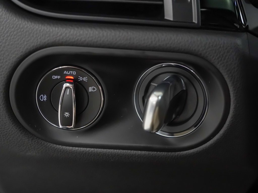 Certified 2025 Porsche Macan image 25