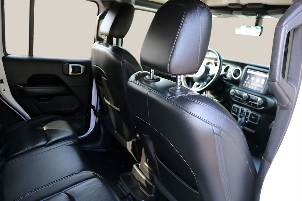 Used 2018 Jeep Wrangler Unlimited Sahara AWD/4WD image 19