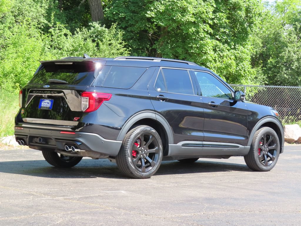 Used 2023 Ford Explorer ST w/ Technology Package AWD/4WD image 3