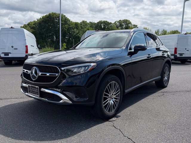 Used 2023 Mercedes-Benz GLC 300 4MATIC image 3