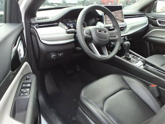 Used 2025 Jeep Compass Limited AWD/4WD image 13