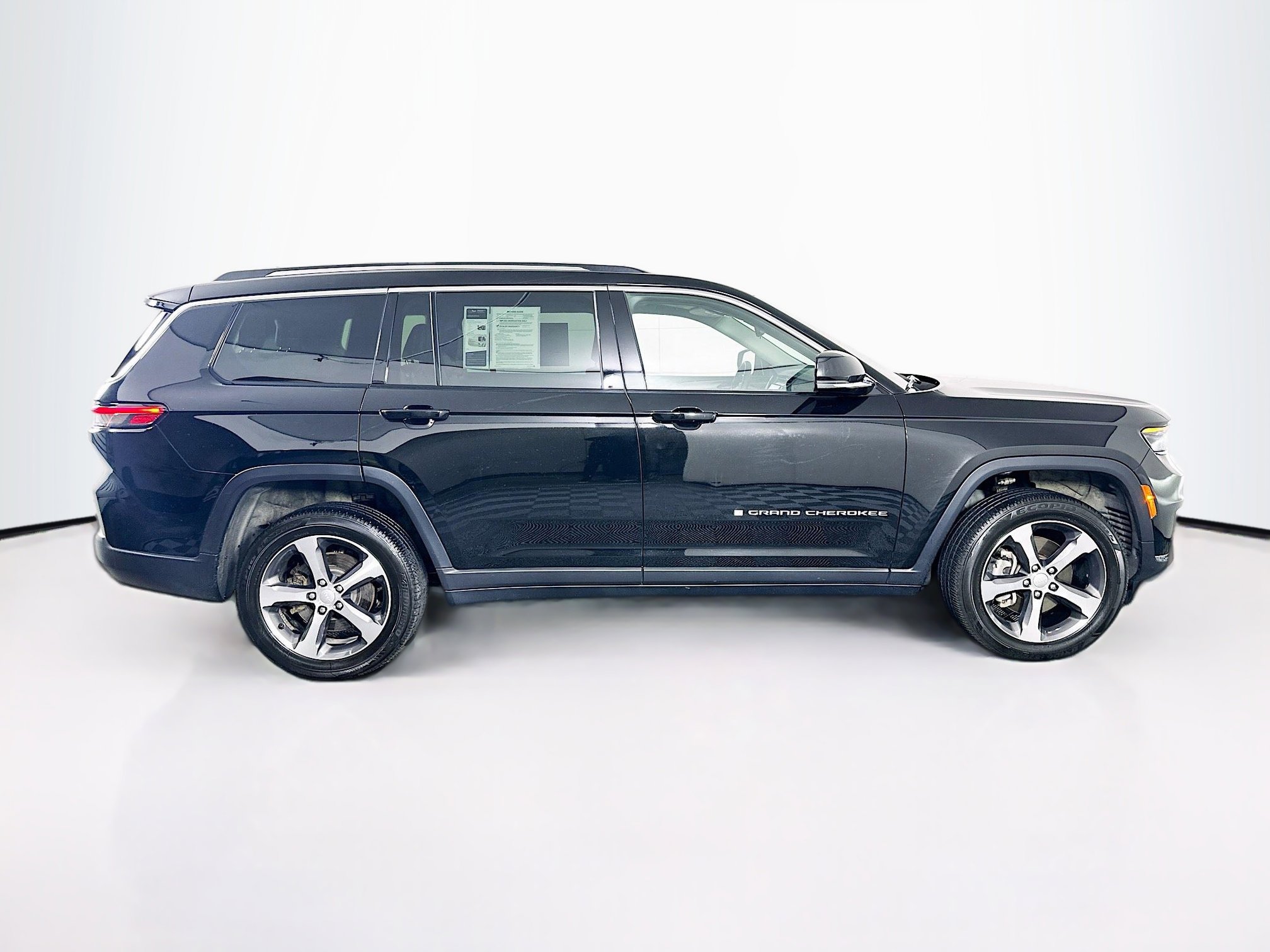 Used 2023 Jeep Grand Cherokee L Limited image 10