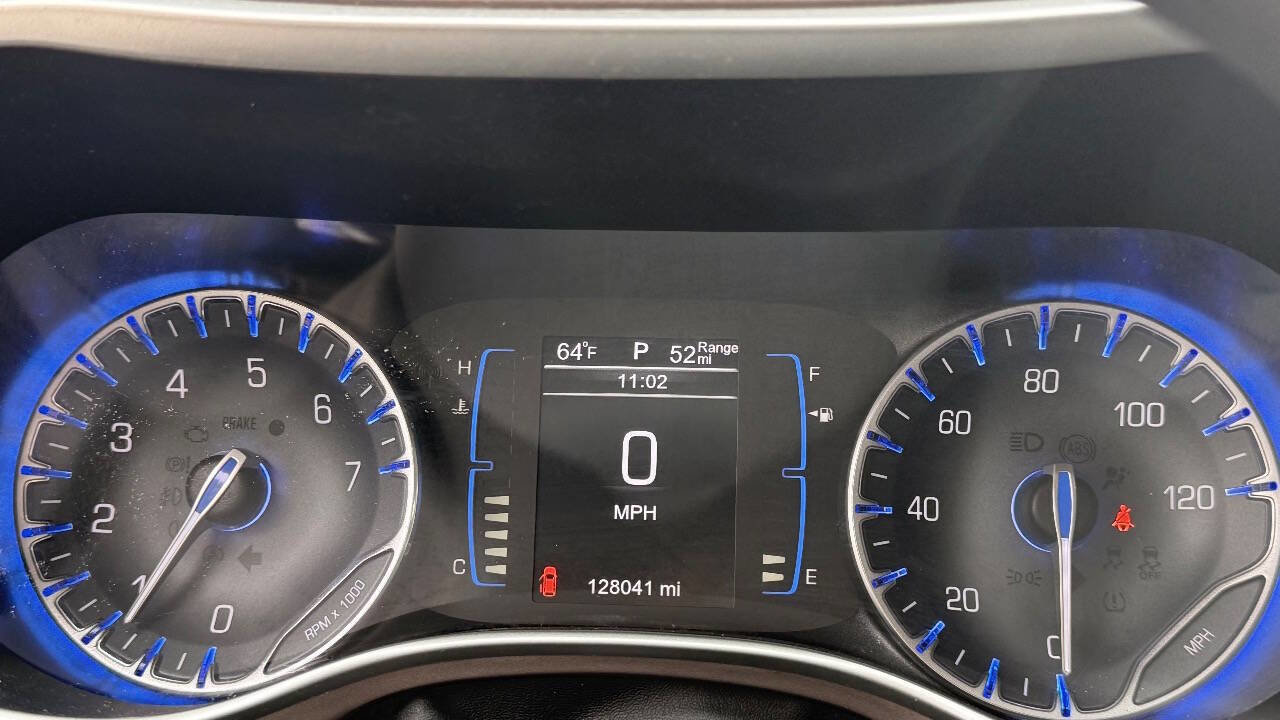 Used 2017 Chrysler Pacifica Touring FWD image 85