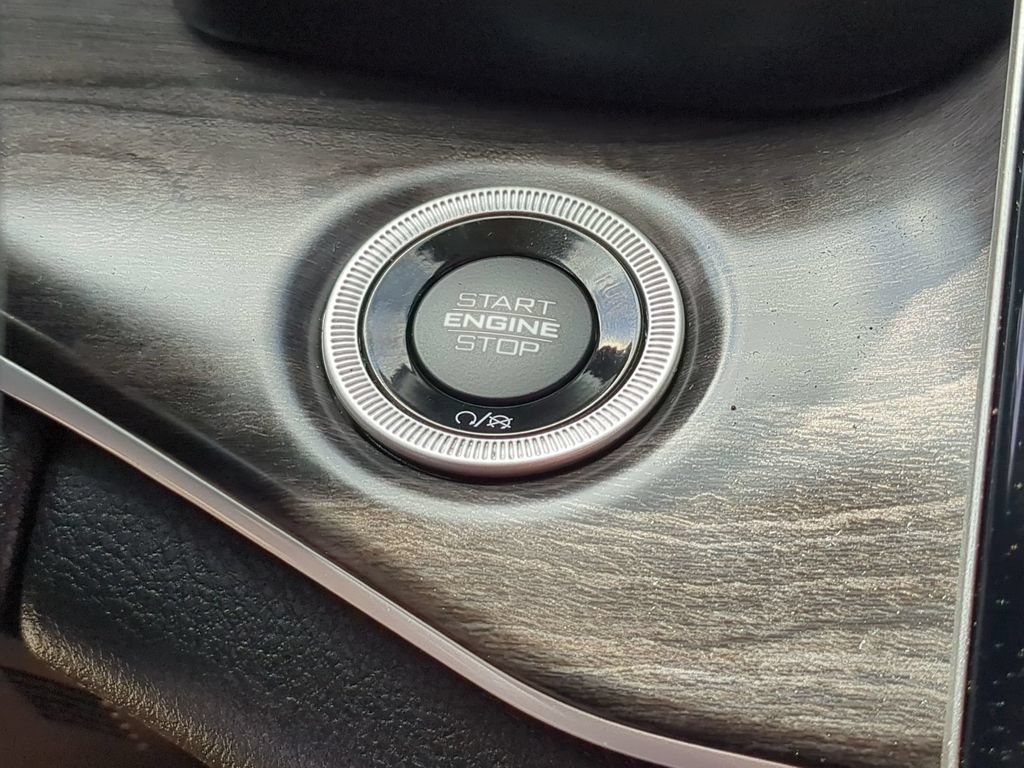Used 2023 Jeep Grand Cherokee Limited AWD/4WD image 26