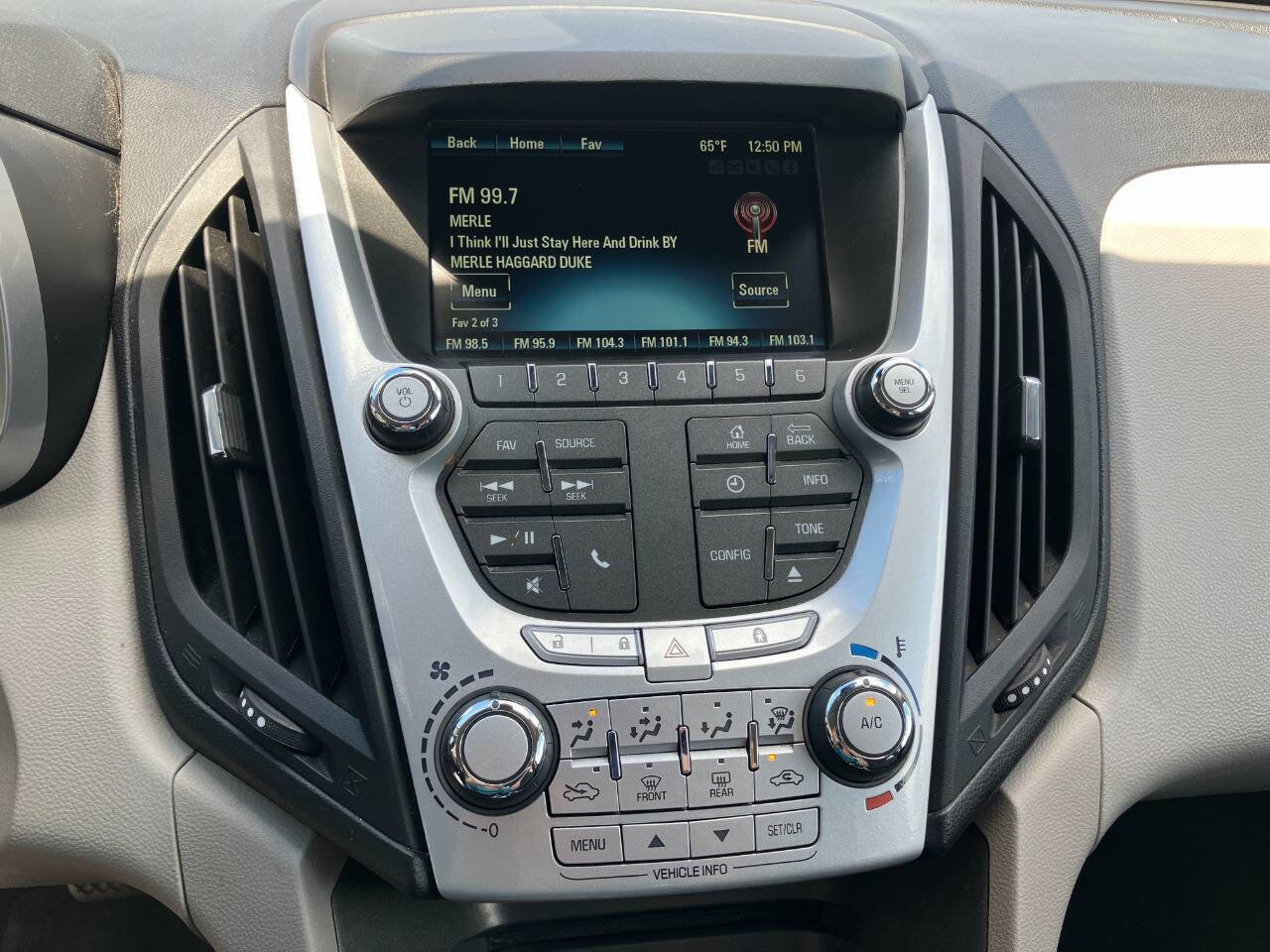 Used 2015 Chevrolet Equinox LT image 19